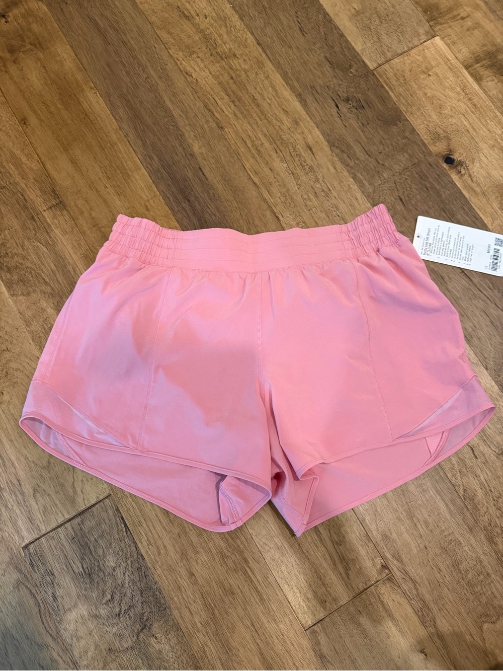 BNWT Lululemon Hotty Hot short 4” Lined